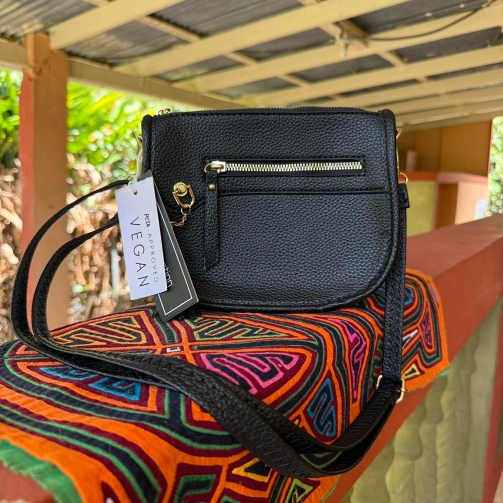 Deluxity Vegan Leather Crossbody Bag‎ Black Gold Hardware Details NWT